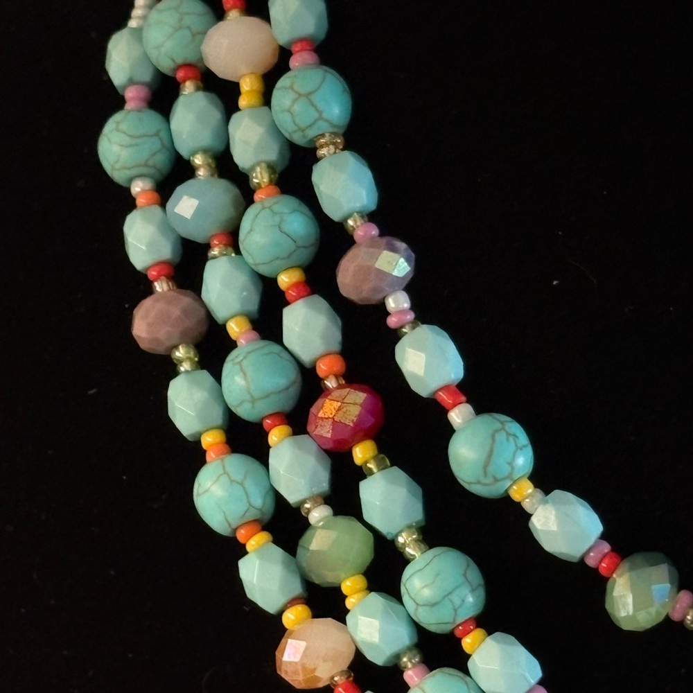 Layered Beaded Necklace Turquoise and Glass Beads 16β Preowned - Picture 2 of 3